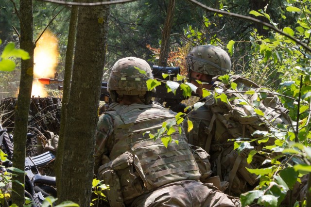 Paratroopers conduct live-fire exercise in Ukraine