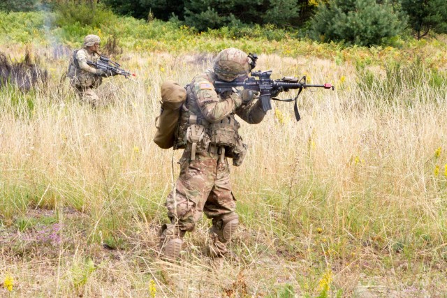 Paratroopers conduct live-fire exercise in Ukraine