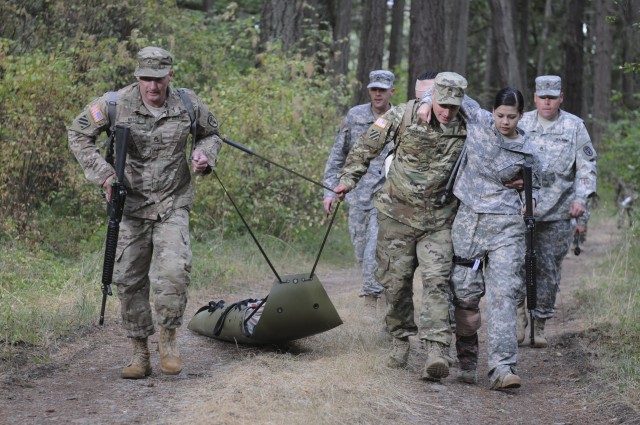 California Medical Detachment Soldiers win 2015 Western Regional Medical Command Best Medic Team Competition