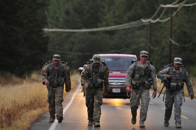 California Medical Detachment Soldiers win 2015 Western Regional Medical Command Best Medic Team Competition