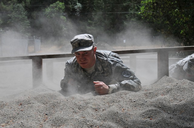 California Medical Detachment Soldiers win 2015 Western Regional Medical Command Best Medic Team Competition