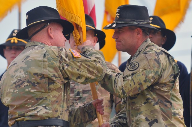'Brave Rifles' bid farewell to commander, welcome 76th