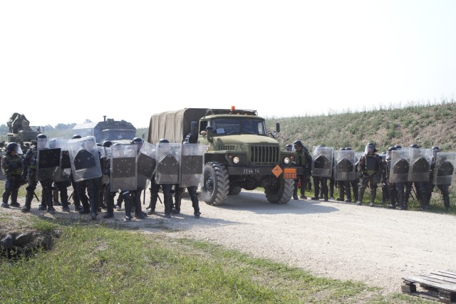 Hungarian forces enter KFOR mission, conduct Freedom of Movement training