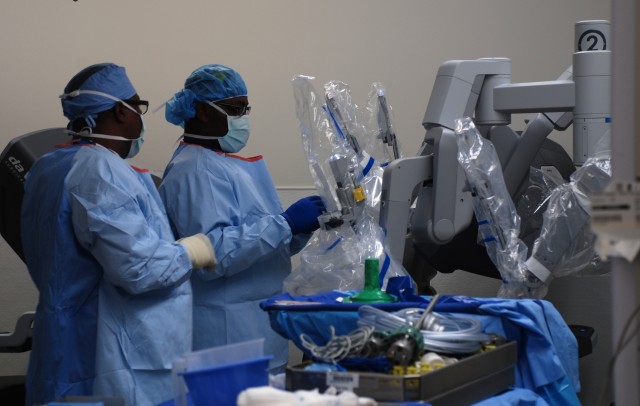 Helping 'hands': Robot assisted surgery comes to Womack