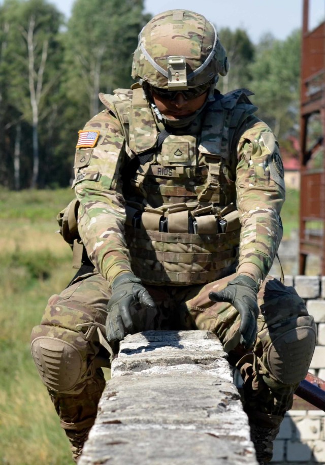 US, Polish Soldiers overcome obstacles together