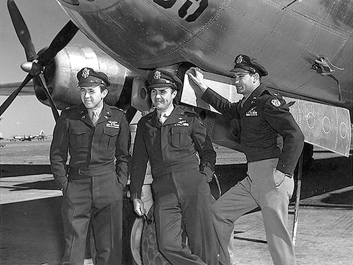 who was on the crew of enola gay