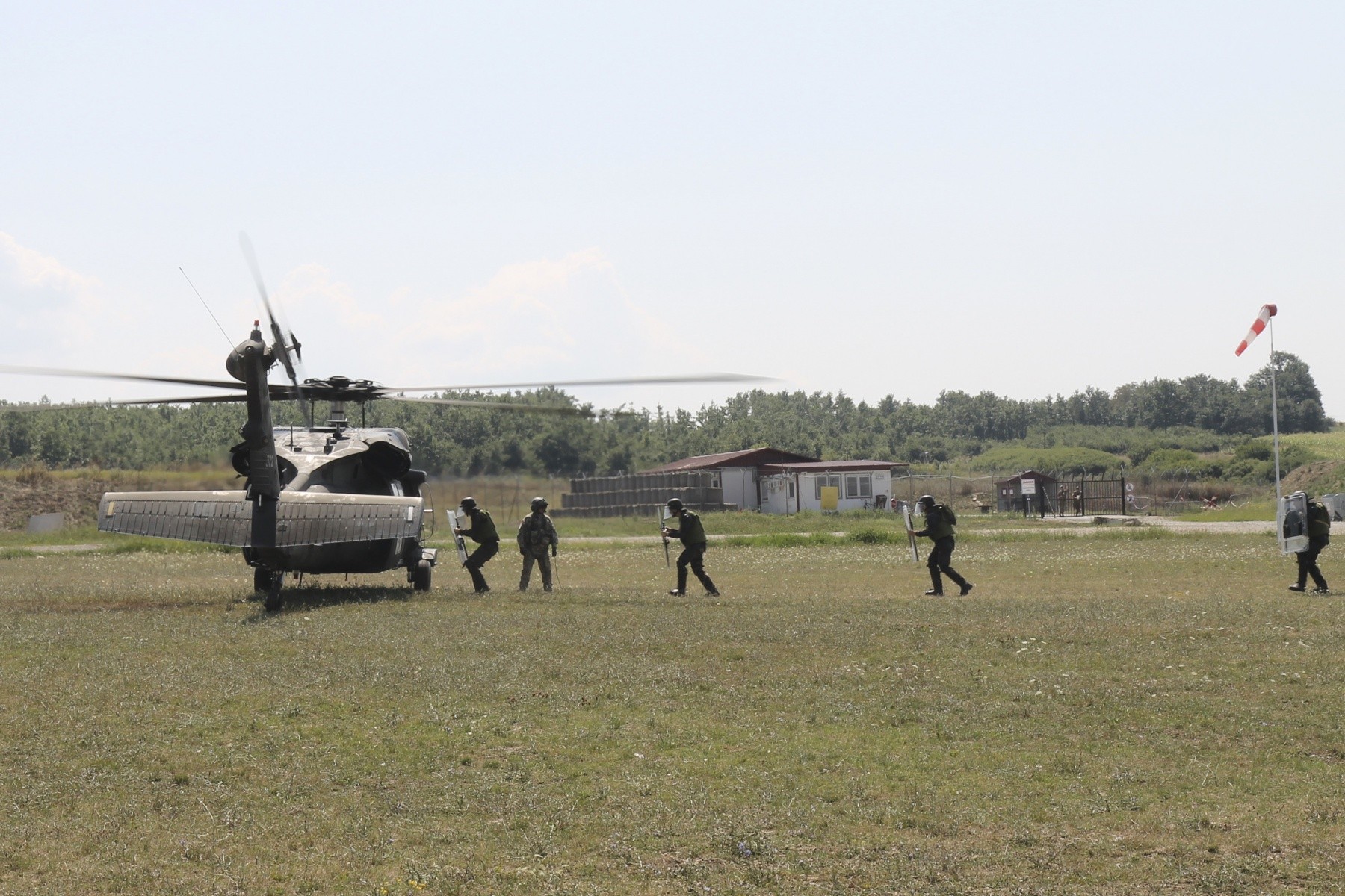 KFOR troops from US and Hungary hold medevac hoist training | Article ...