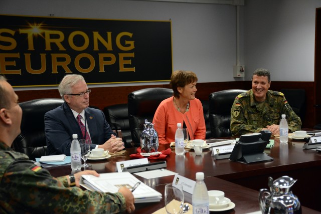 Hessian Minister of European and Federal Affairs visits U.S. Army Europe