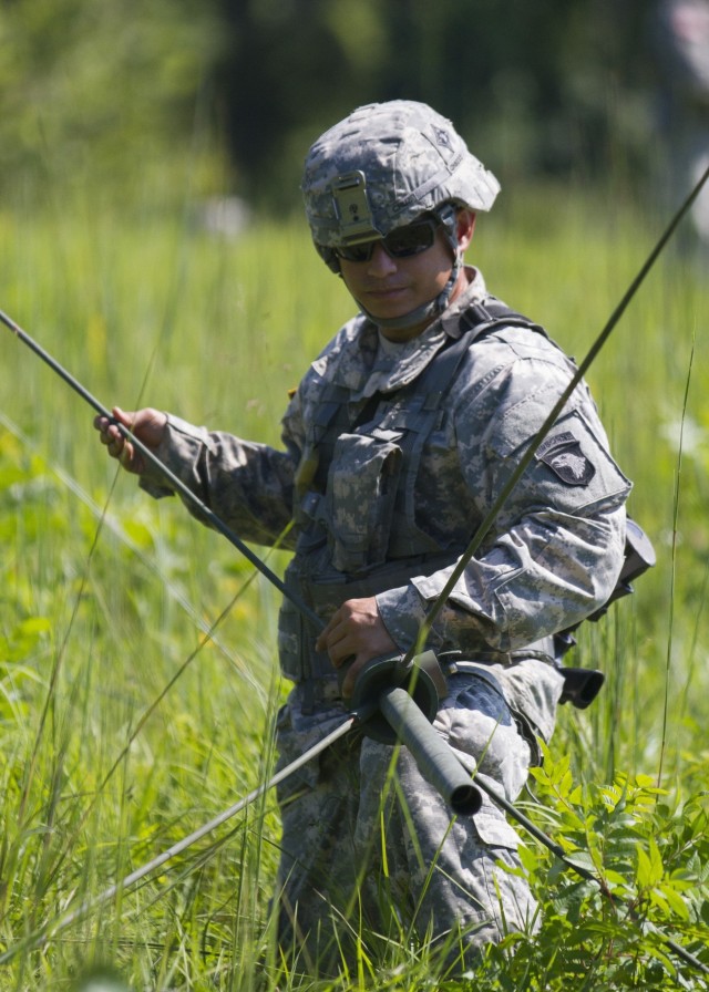 Lifeliner Signal Soldiers hone technical, tactical skills