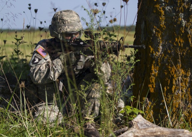 Lifeliner Signal Soldiers hone technical, tactical skills