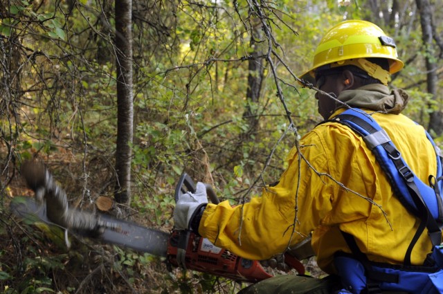 Soldiers battle Washington wildfires