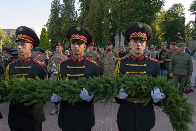 Wreath to honor Ukrainian war dead