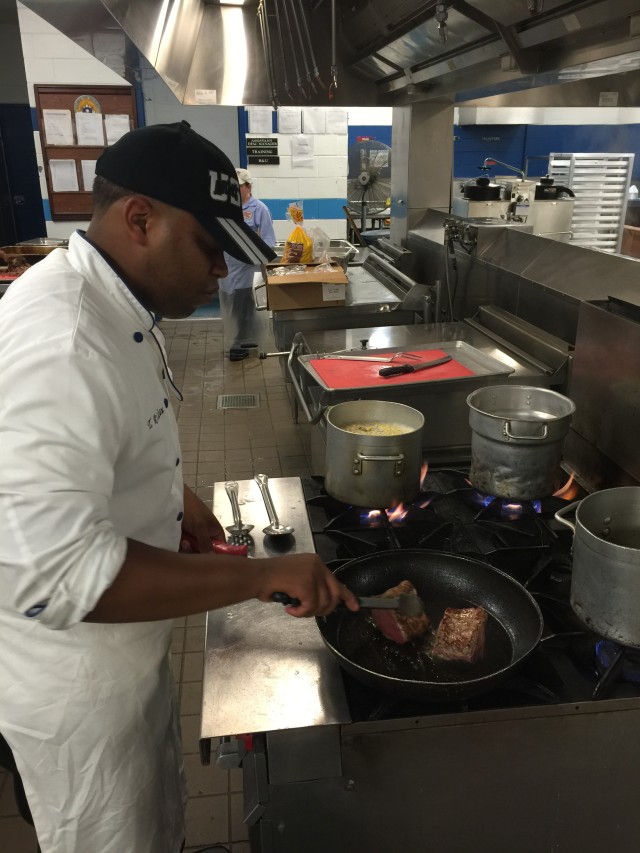 Commando Caf&eacute; chefs turn up the heat, hosts gourmet night