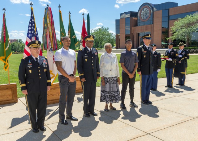 Colonel to commandant: Vereen pins on star