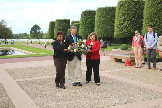 Hodges, congressional delegation pay respects in Normandy