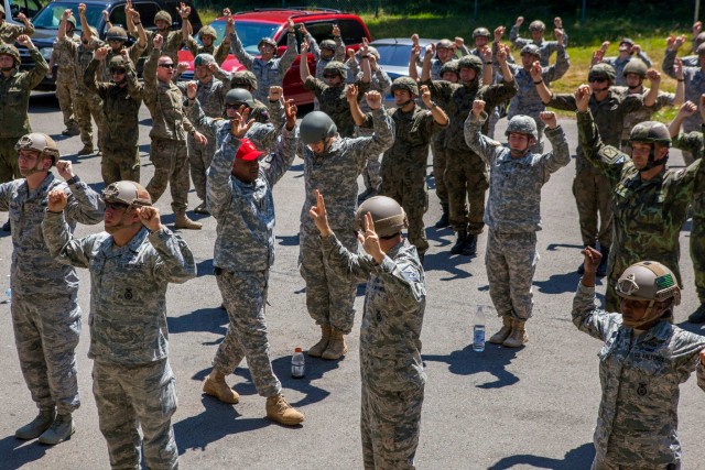 5th Quartermaster Theater Aerial Delivery Co. builds alliances at International Jump Week