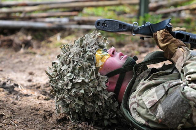 United Kingdom's 1 Armoured Medical Regiment commands Combat Testing Lane 3 during USAREUR FY15 Fall EFMB