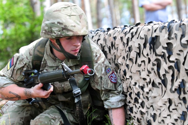 United Kingdom's 1 Armoured Medical Regiment commands Combat Testing Lane 3 during USAREUR FY15 Fall EFMB
