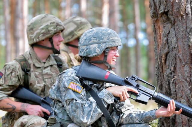 United Kingdom's 1 Armoured Medical Regiment commands Combat Testing Lane 3 during USAREUR FY15 Fall EFMB