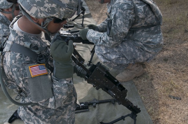 Dailey visits Soldiers in Texas