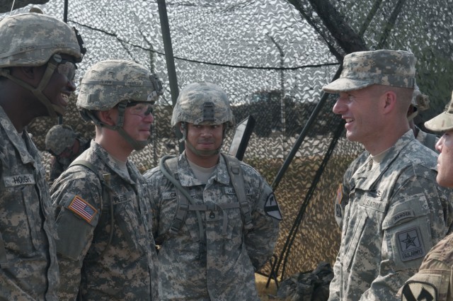 Dailey visits Soldiers in Texas