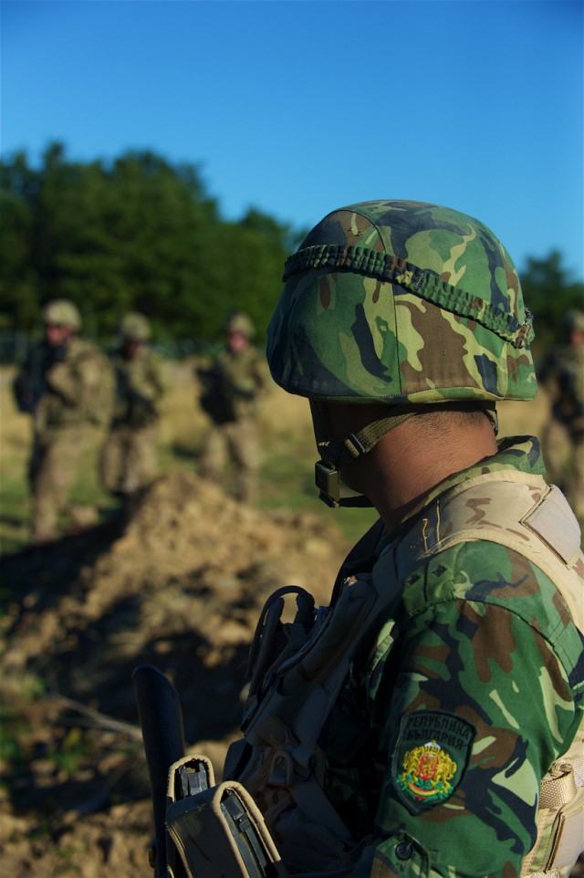 US, Bulgarian Soldiers conduct combined live fire exercise