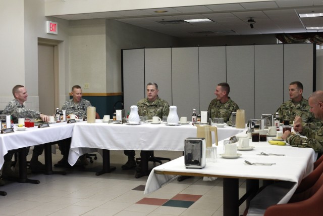 Army's top general visits 101st, Fort Campbell