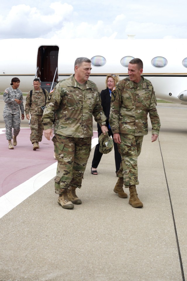 Army's top general visits 101st, Fort Campbell