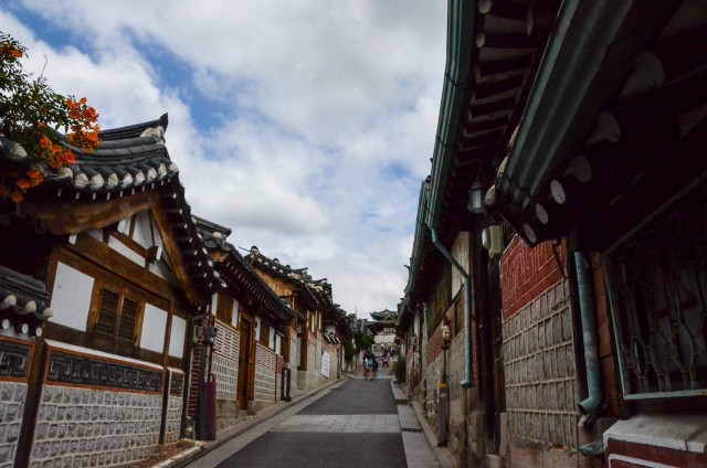 Bukchon -- Bordering along the past and the present