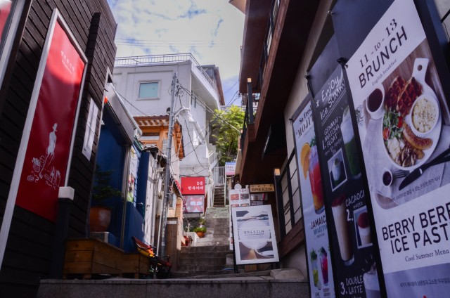 Bukchon -- Bordering along the past and the present