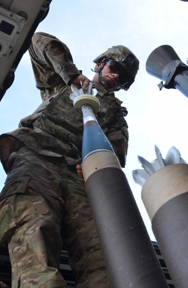 Platoons use skills at mortar range in Poland