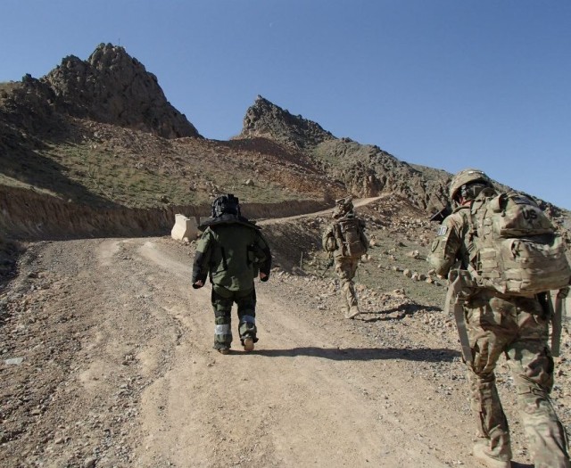 20th CBRNE EOD techs defuse explosive devices