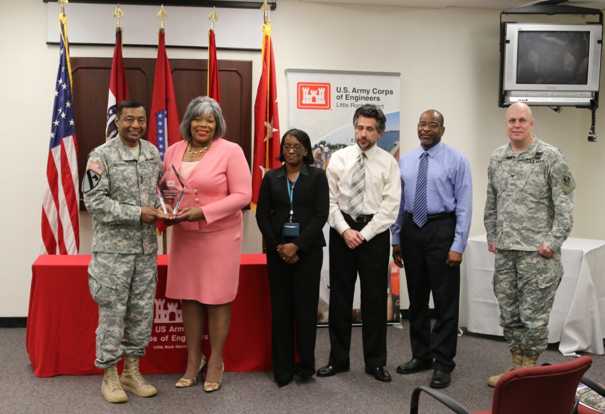 Little Rock District Presented Usace Contracting Award Article The United States Army 2414