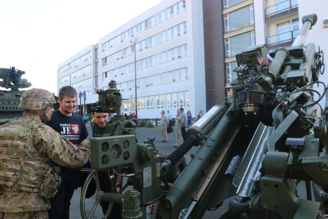 Displaying interoperability through shared objective