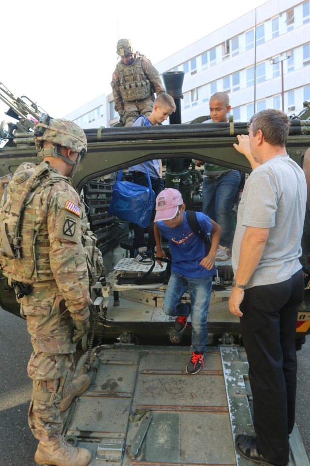 Displaying interoperability through shared objective