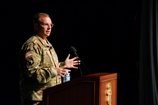 Lt. Gen. Ben Hodges at the Command General and Staff College