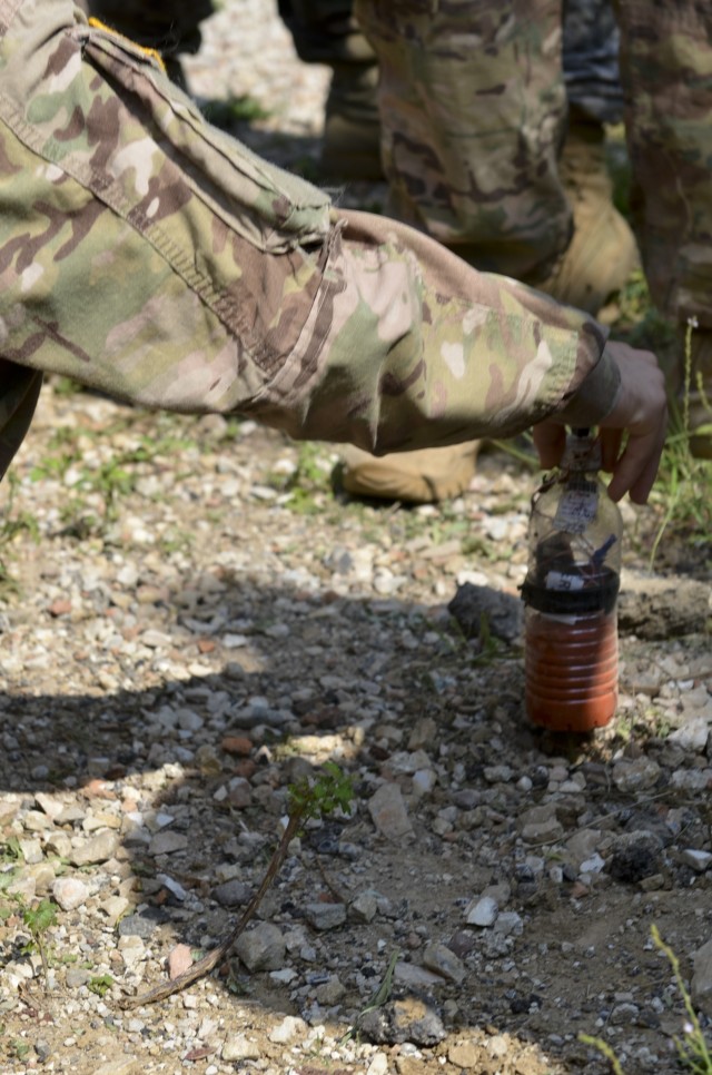 US, Italian paratroopers train on countering IEDs