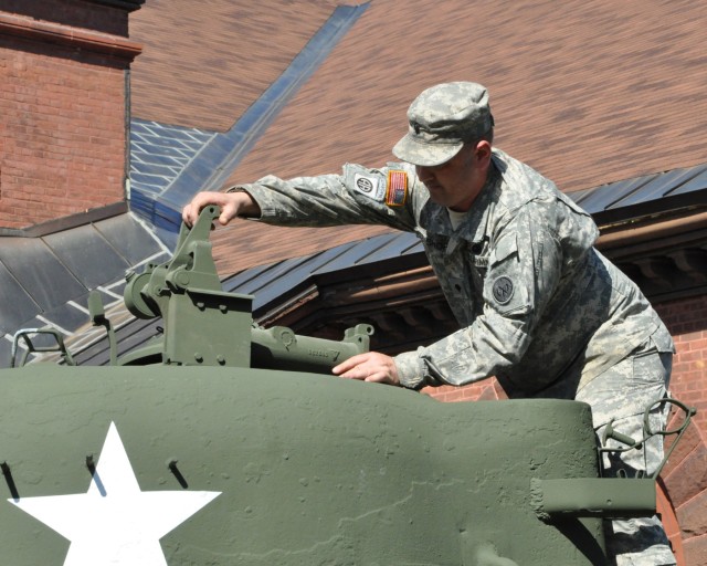 Tank renovation teaches soldiers history