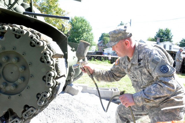 Tank renovation teaches soldiers history