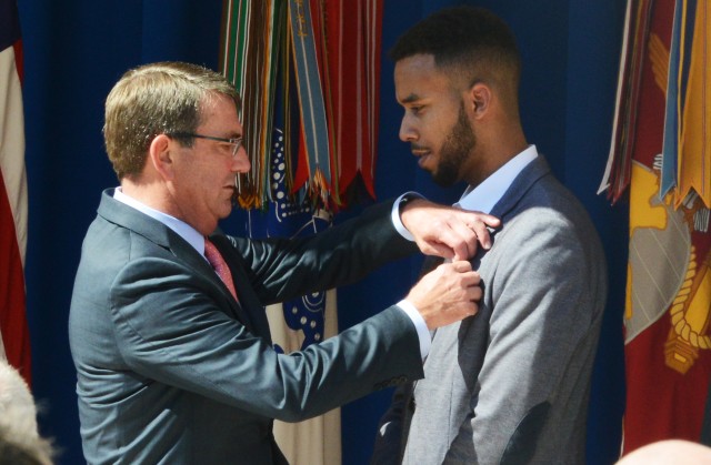 Carter honors 3 who stopped gunman on Paris-bound train