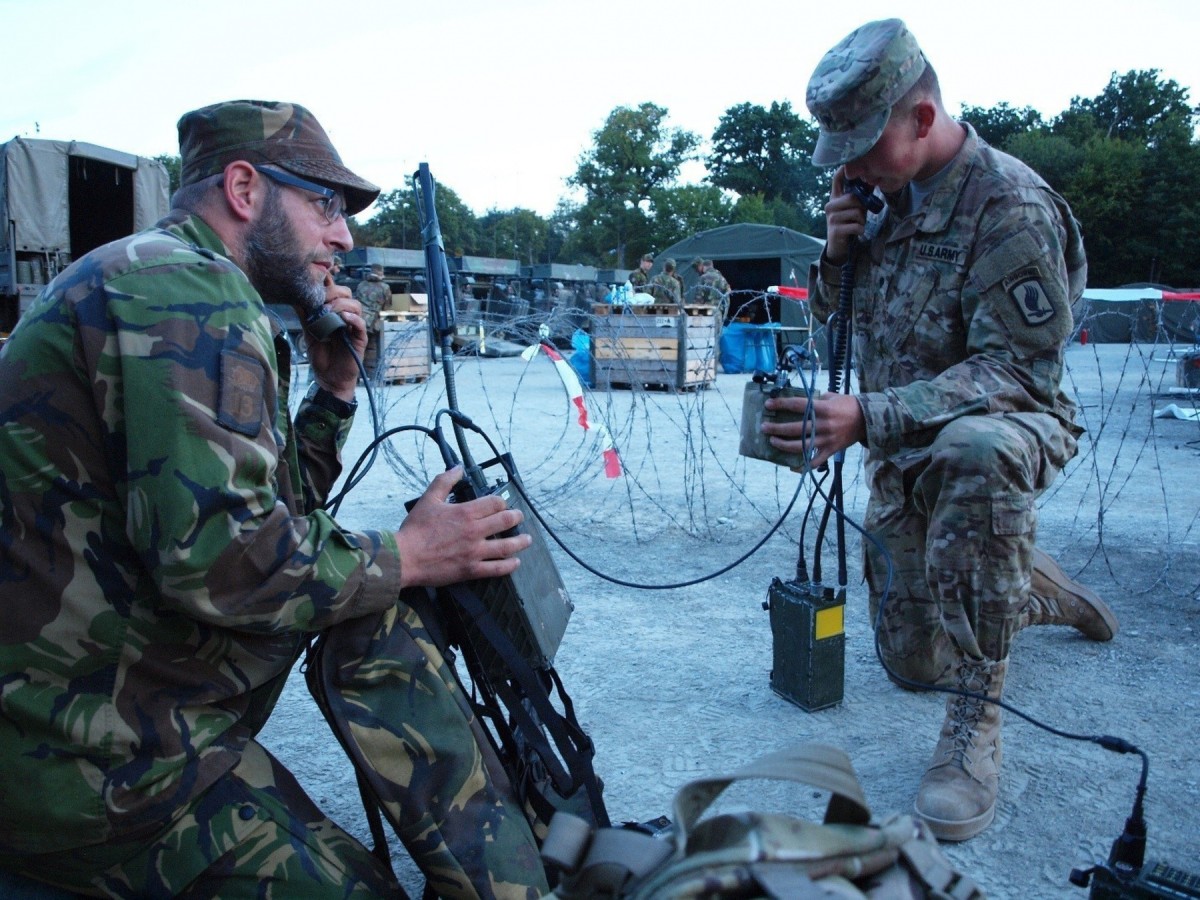 US, Dutch signaleers build communications interoperability Article