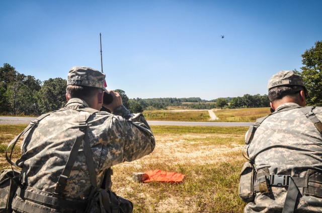 Fire support specialist partners with Apaches for close combat attack training