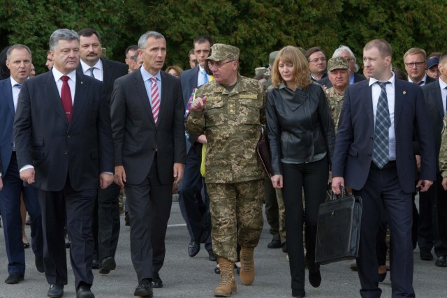 Ukrainian president, NATO secretary general begin combined emergency exercise