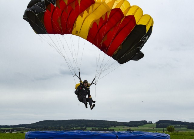 4-3 Provides Air Support to the German Parachute Team