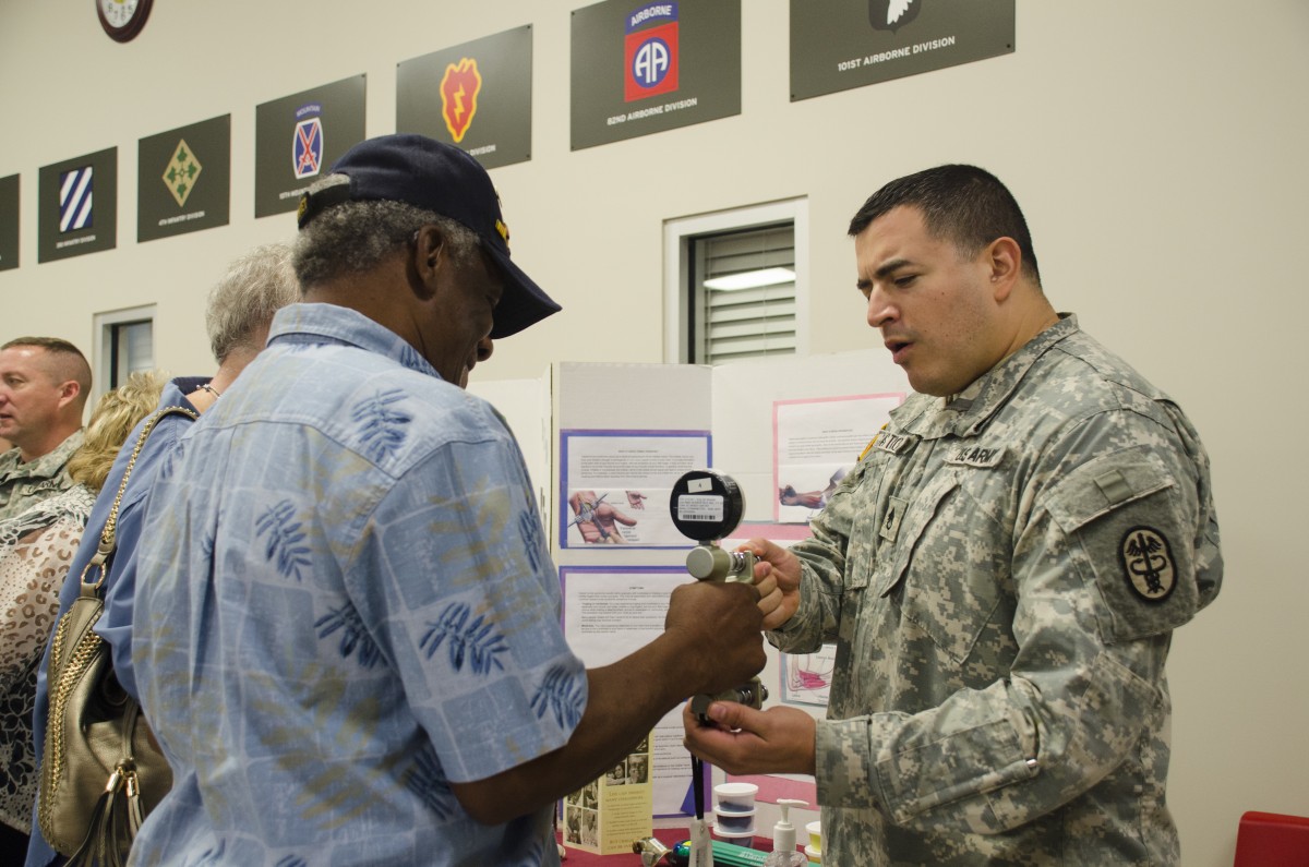 Retirees mingle with active duty at Fort Campbell's Retiree