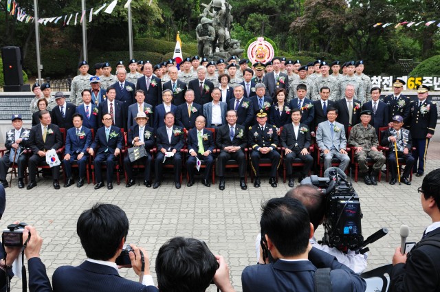 Eighth Army honors Japanese Student Volunteer Soldiers