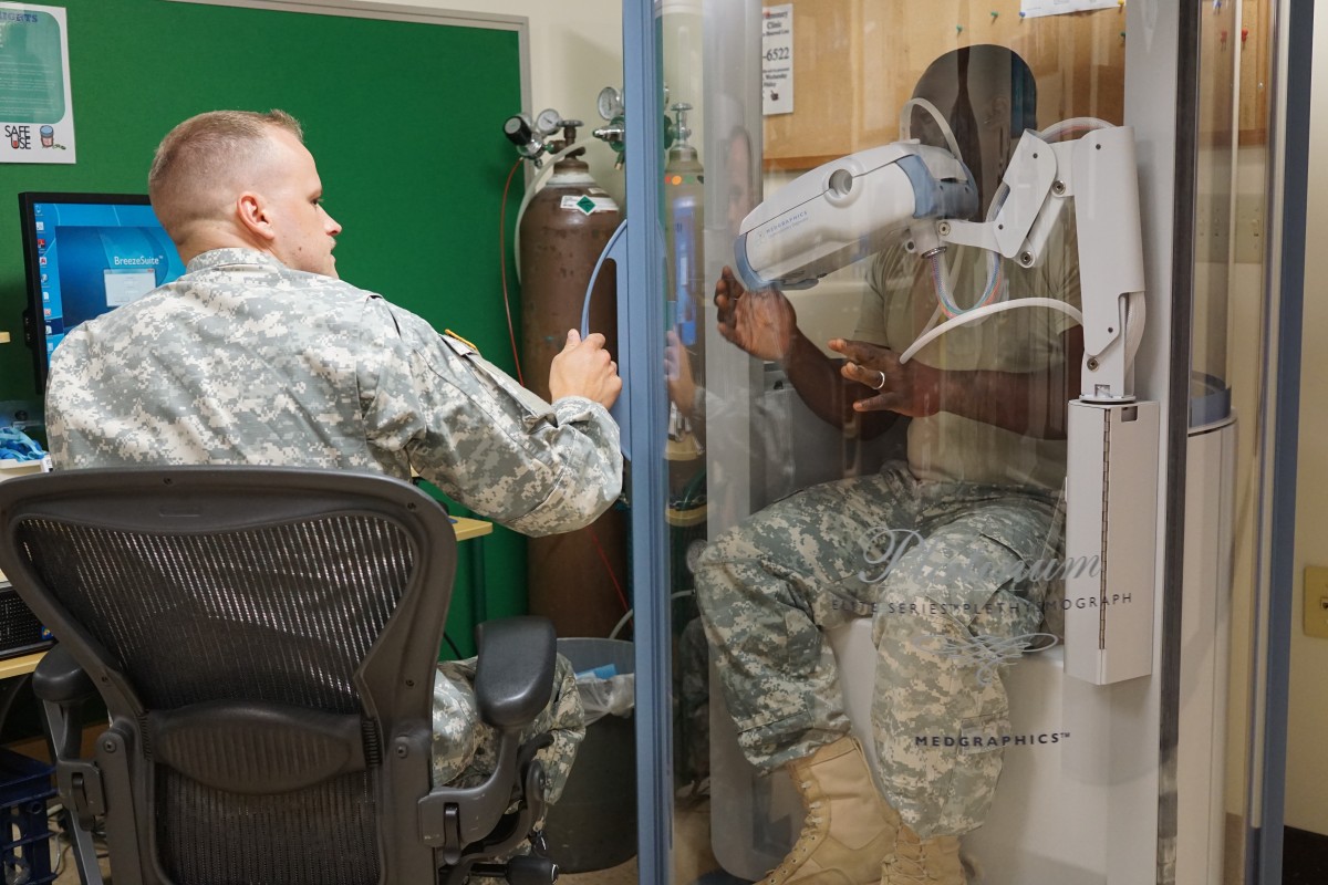 Army Reserve Soldiers train at Tripler Army Medical Center and