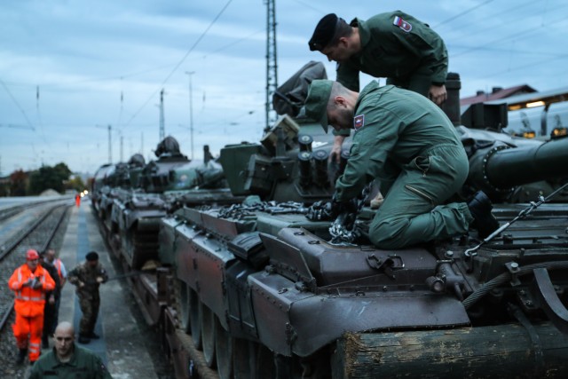 Slovenian tanks arrive in Parsberg