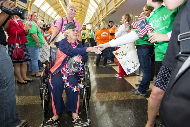 First-ever all-female Honor Flight lands at Reagan National Airport