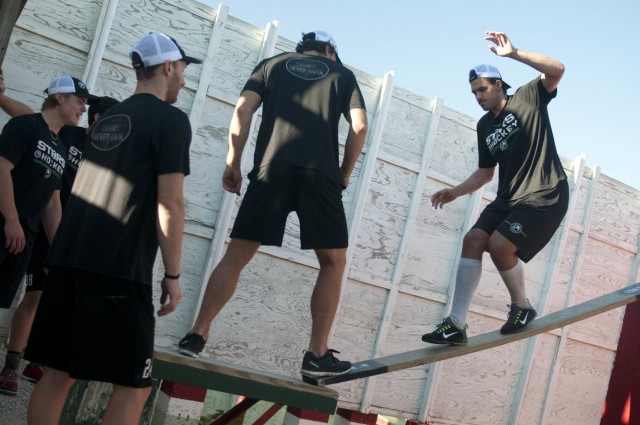Texas Stars tackle Fort Hood obstacle course